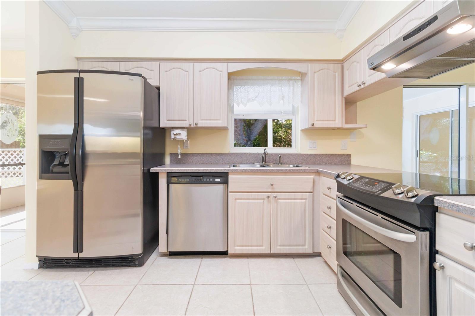 RAINTREE BY LAKE - Residential