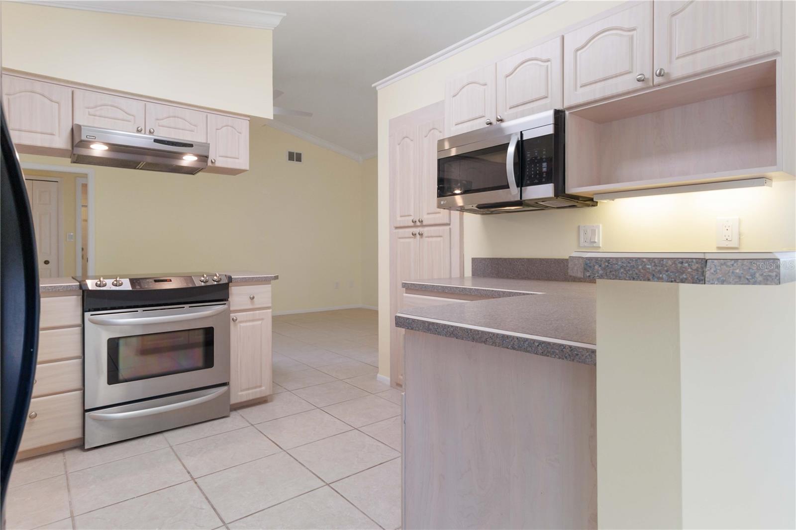 RAINTREE BY LAKE - Residential