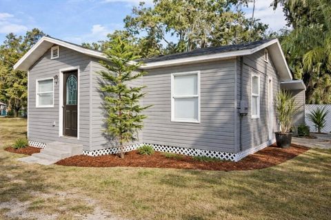 Photo of 1104 E Alsobrook Street, Plant City, FL 33563 (MLS # TB8494364)