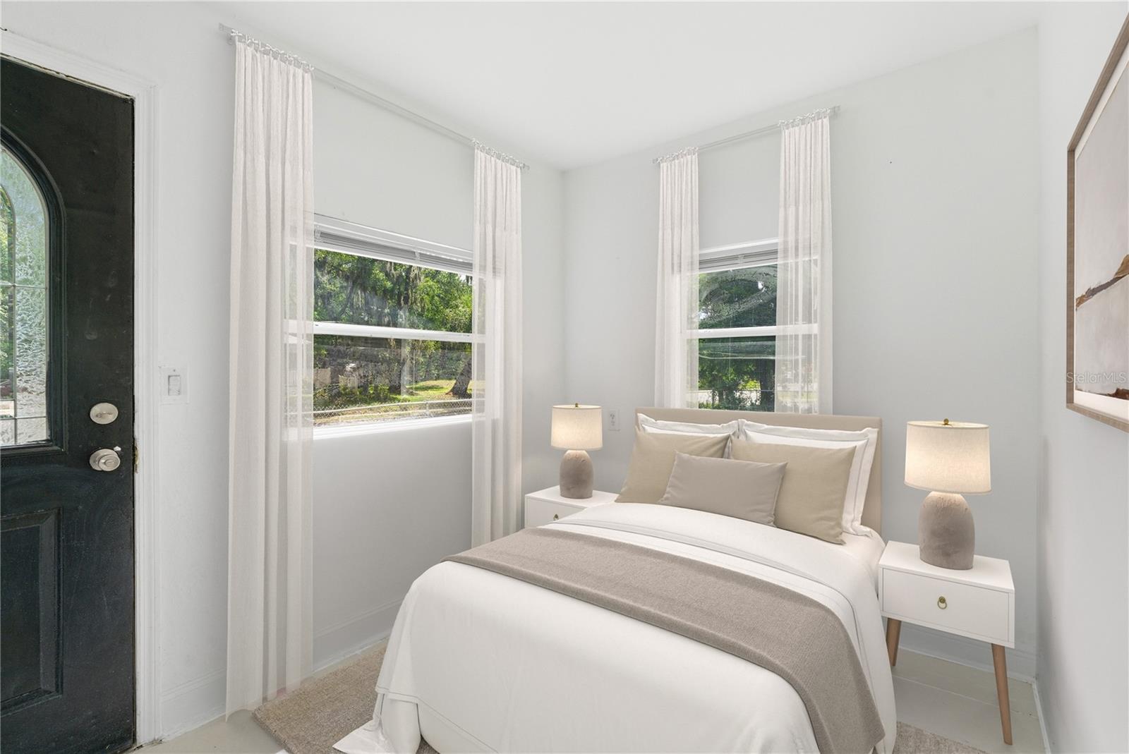 1104 E ALSOBROOK STREET