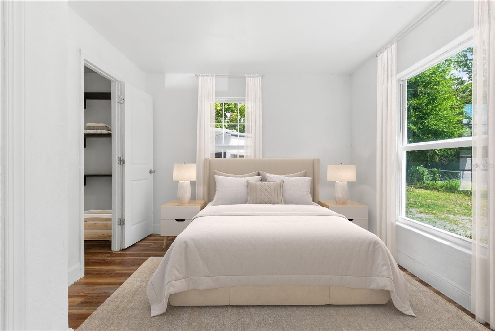 1104 E ALSOBROOK STREET