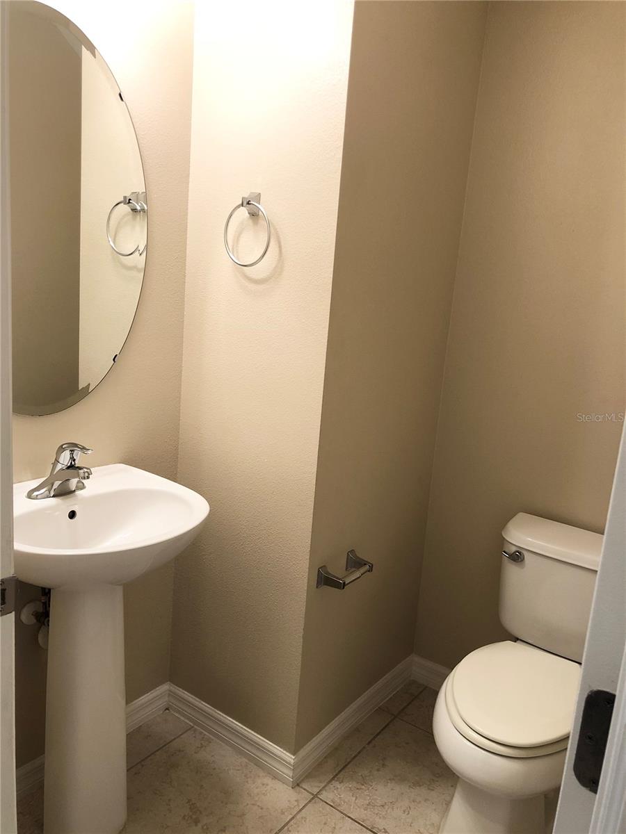 LAKESIDE VILLAS - Residential Lease