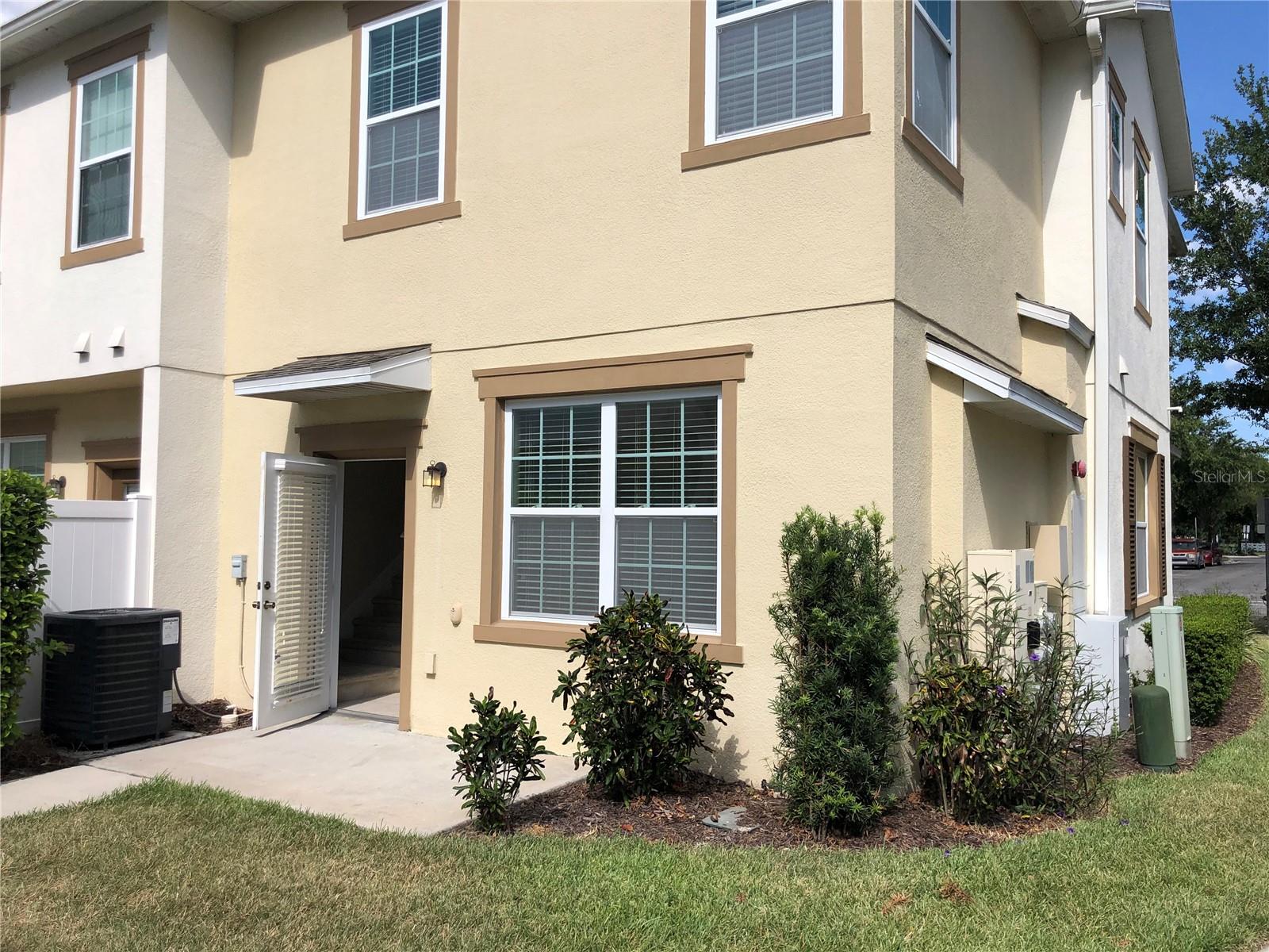 LAKESIDE VILLAS - Residential Lease