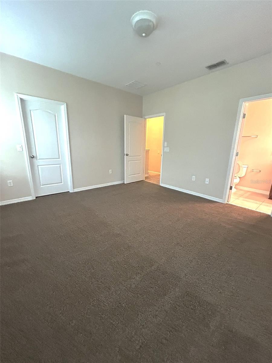 LAKESIDE VILLAS - Residential Lease