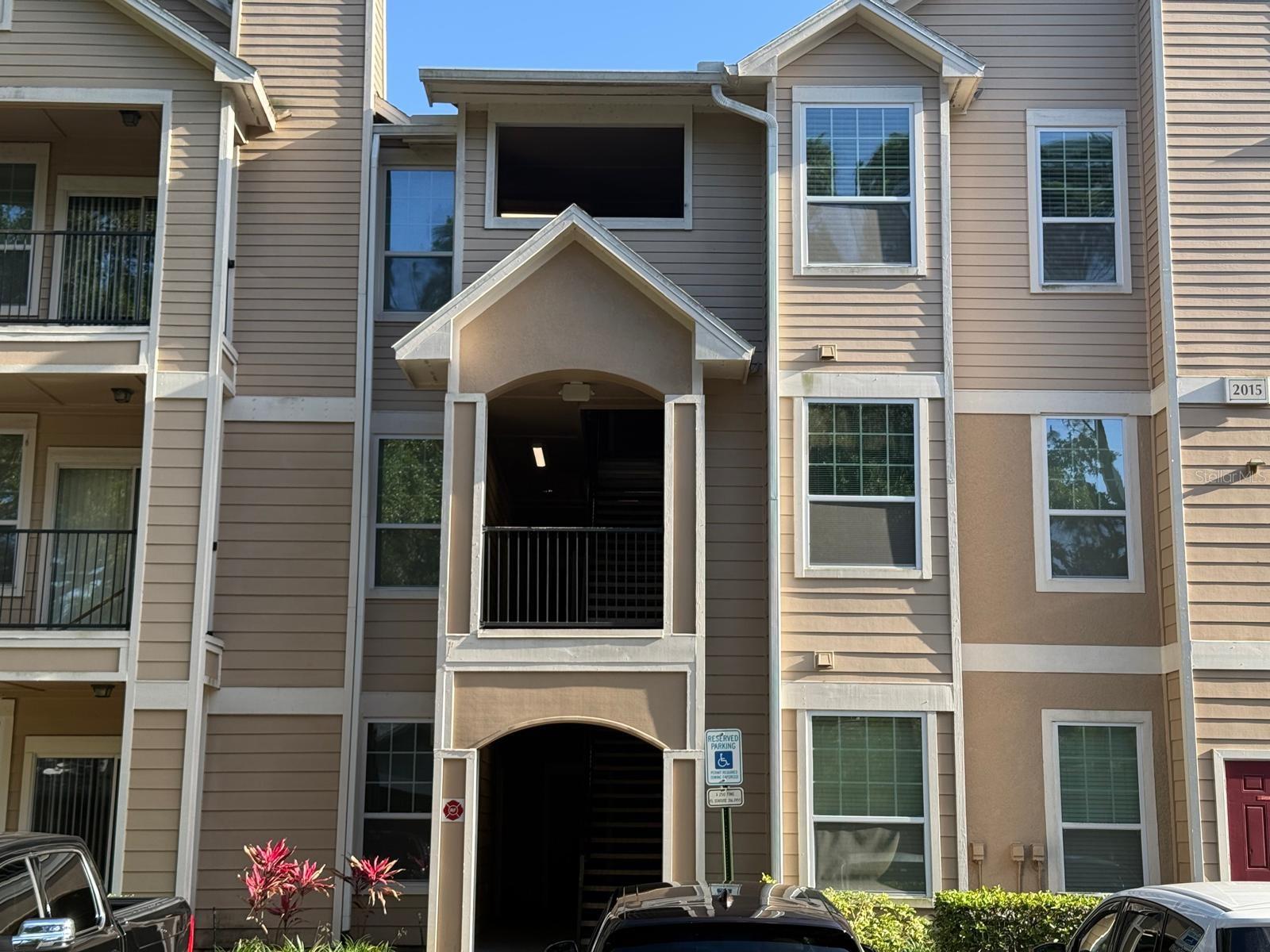 2-Bedroom Condo in Prime Location – Top Floor Unit with Garden View!
Don’t miss this incredible opportunity to own a spacious and affordable top-floor condo with no upstairs neighbors, located just minutes from major shopping centers, hospitals, grocery stores, and commercial areas.
This 3rd-floor unit features 2 large bedrooms, each with its own walk-in closet, and an open-concept kitchen and living area, perfect for both relaxing and entertaining. Enjoy peaceful mornings or evenings on your private balcony, which overlooks the interior courtyard and garden of the community.
The community offers fantastic amenities, including a swimming pool and playground, ideal for families or investors alike.
Whether you’re a first-time buyer or looking for a solid investment, this property checks all the boxes in terms of value, location, and comfort.