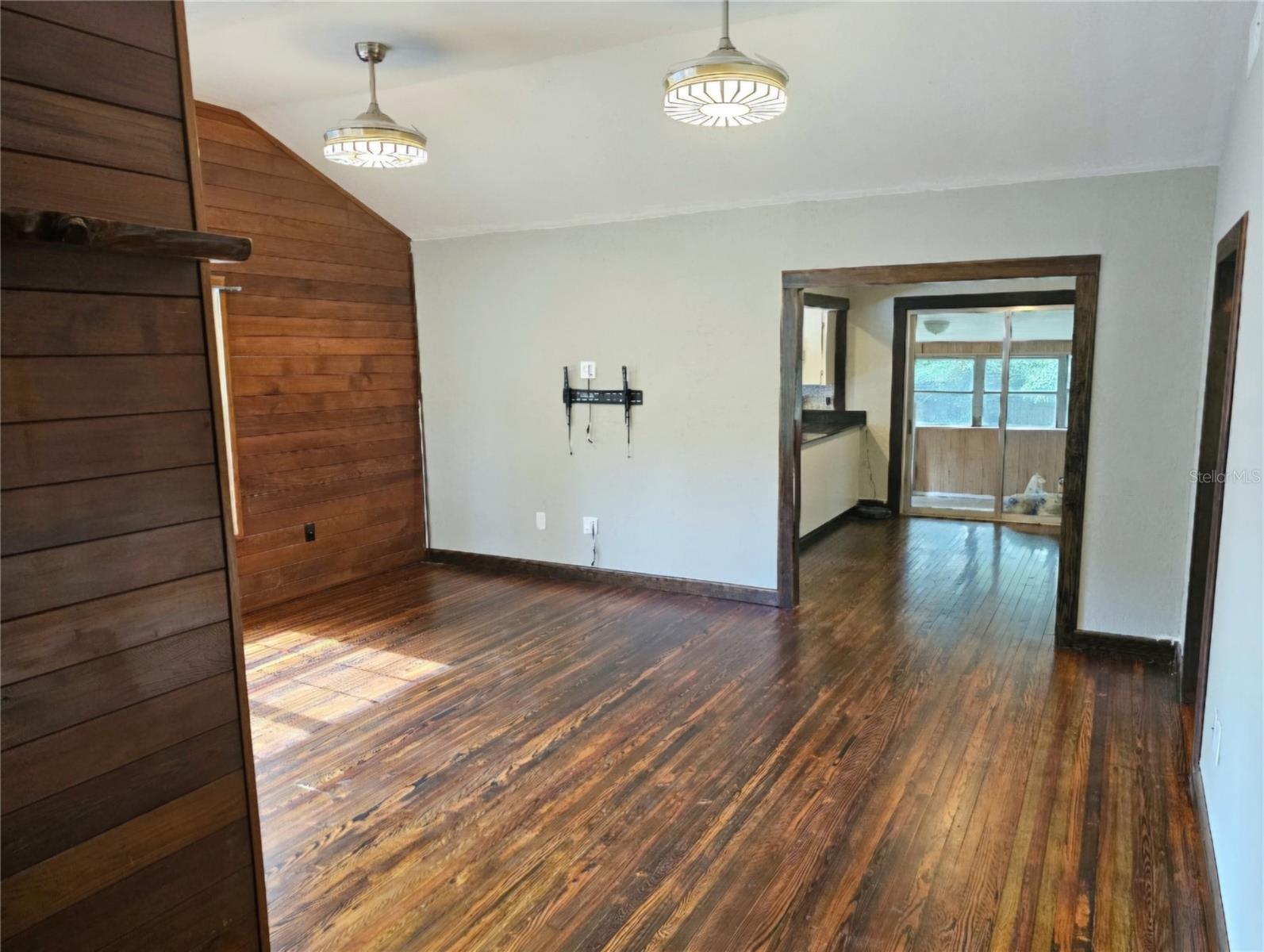 1047 NE 19TH STREET