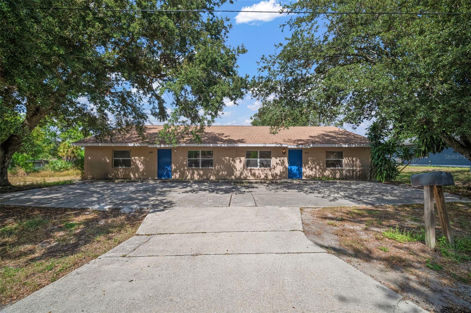 Fantastic investment opportunity in Tampa! This large duplex sits on an oversized lot and offers excellent rental potential with spacious floor plans on both sides. Whether you’re looking to maximize cash flow or live in one unit while renting the other, this property delivers flexibility and strong returns.
The expansive lot provides ample parking and outdoor space, making it attractive to long-term tenants or short-term rental strategies. With high rental demand in the area, this duplex presents a chance to generate consistent income while benefiting from future appreciation.
Conveniently located close to shopping, dining, major highways, and all that Tampa has to offer, this property is a smart addition to any portfolio. Don’t miss your opportunity to secure a high-performing asset in a prime location!