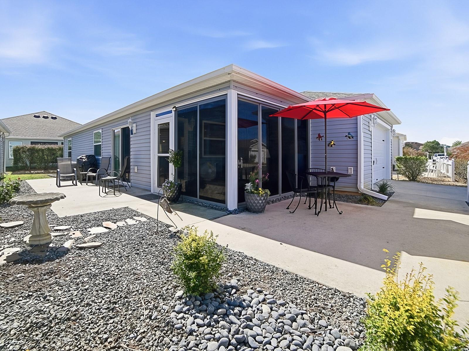 4173 UNIVERSAL AVENUE