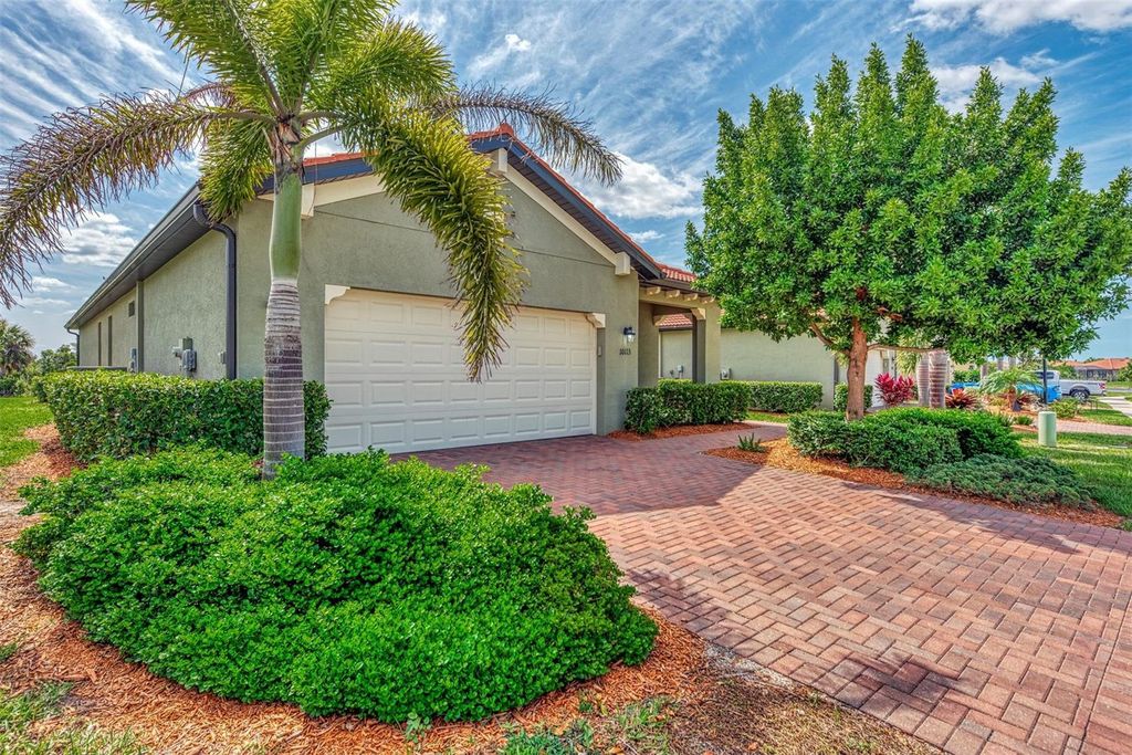 Photo of 10113 Fiddlewood Drive, Venice, FL 34293 (MLS # A4694672)