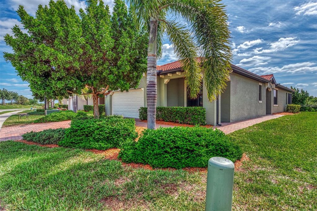 Photo of 10113 Fiddlewood Drive, Venice, FL 34293 (MLS # A4694672)