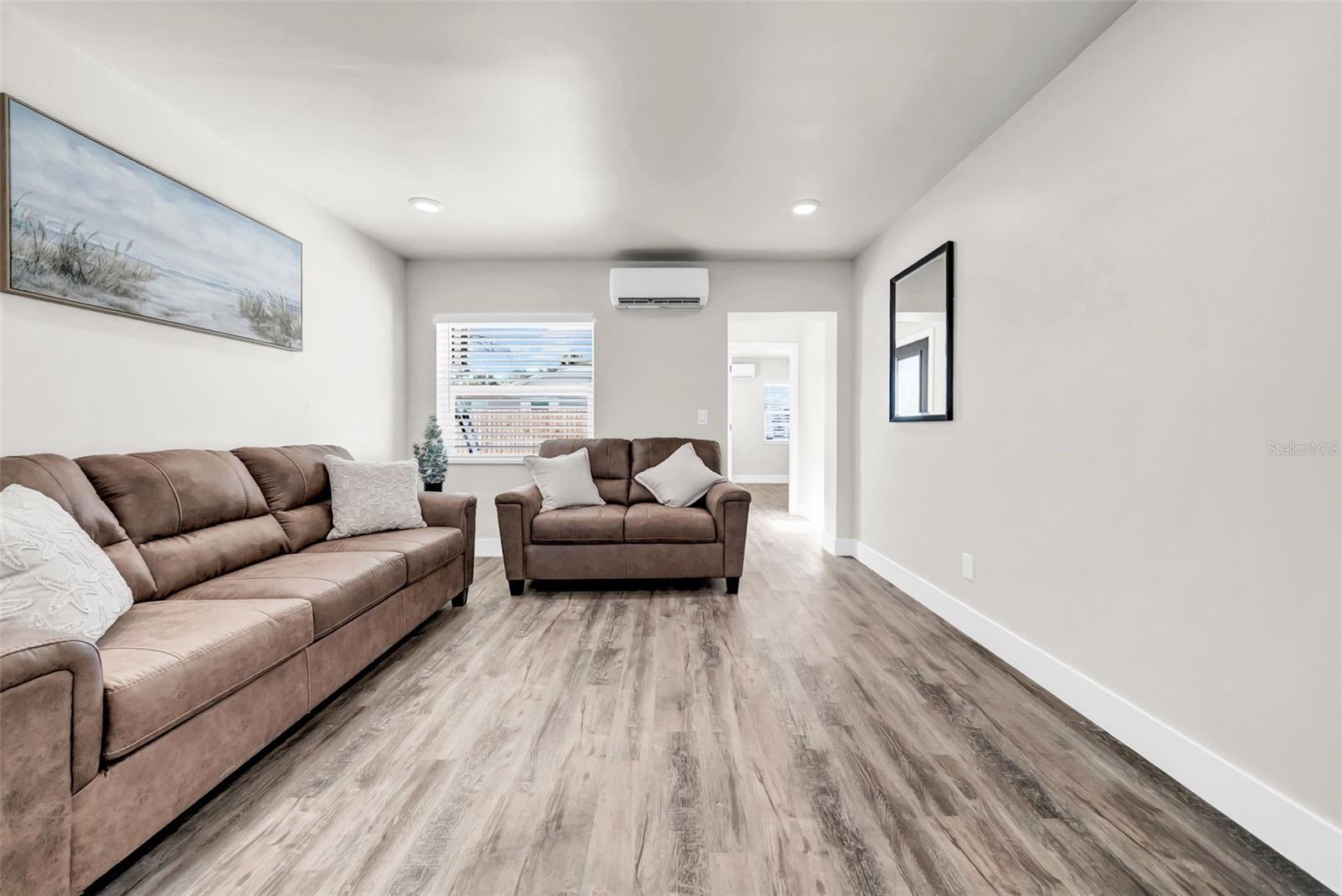 THREE PALMS POINT - Residential Income