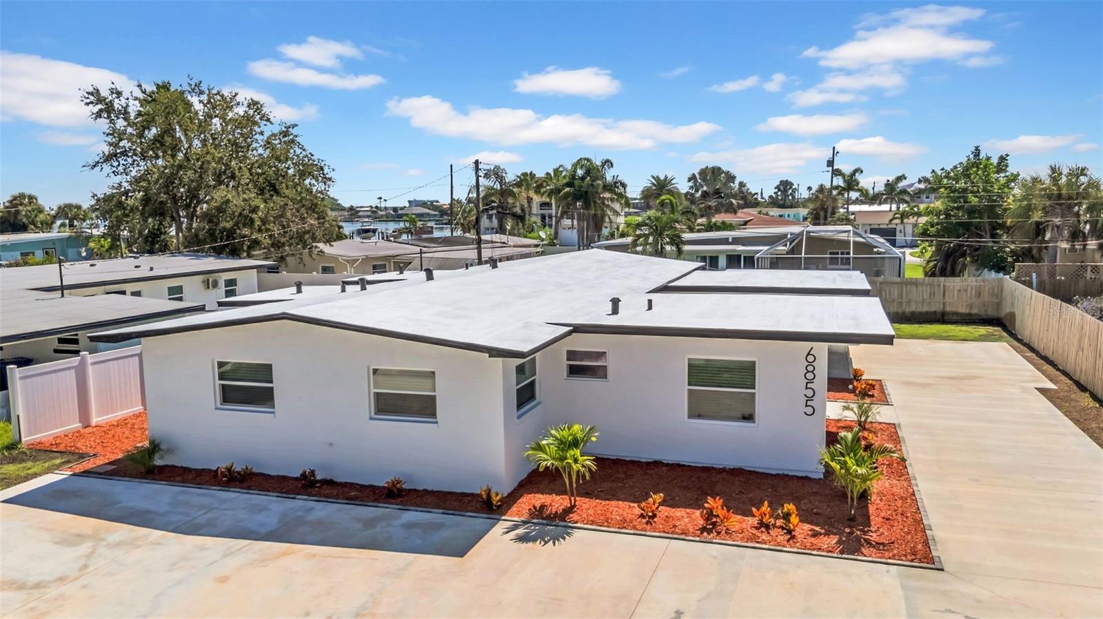 THREE PALMS POINT - Residential Income