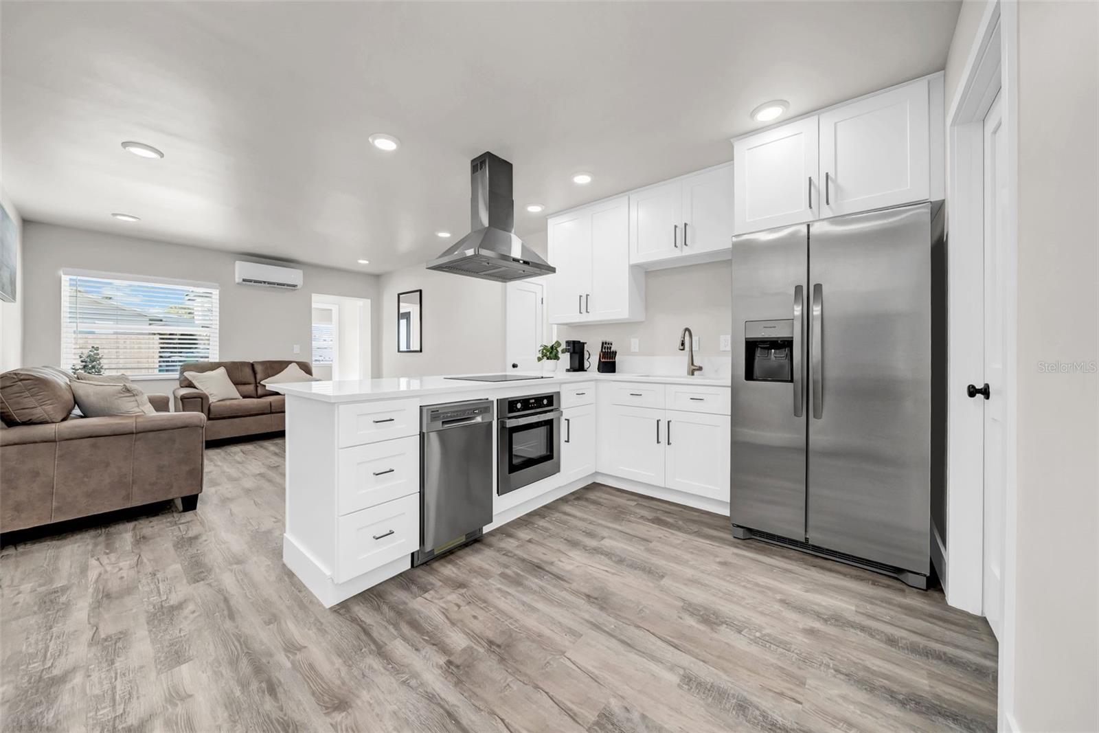 THREE PALMS POINT - Residential Income