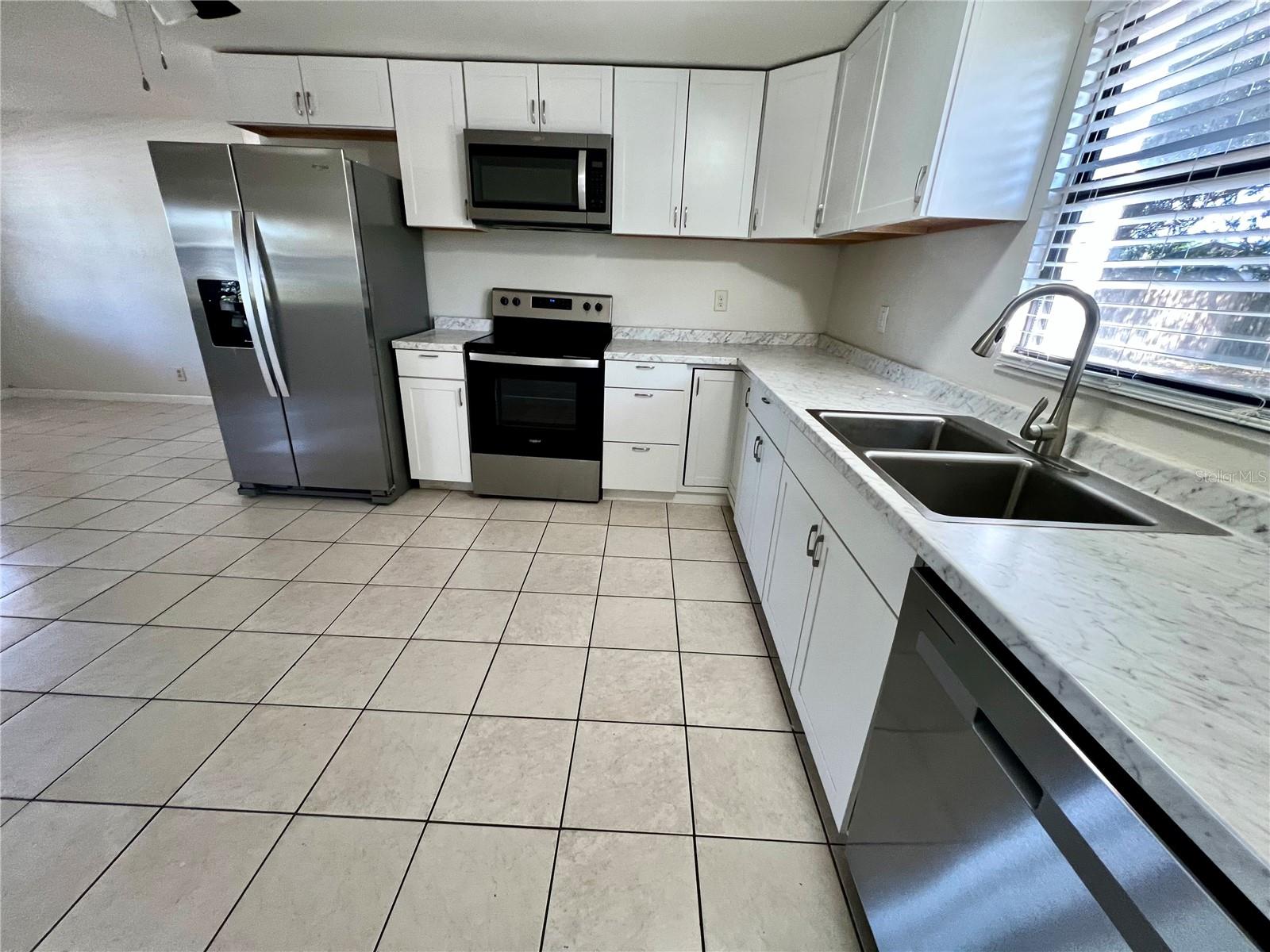 FAIRLAWN PARK MANOR - Residential Lease