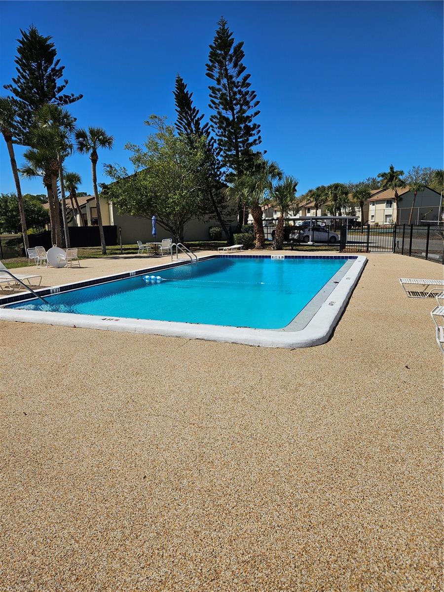 HIDDEN LAKE VLG - Residential