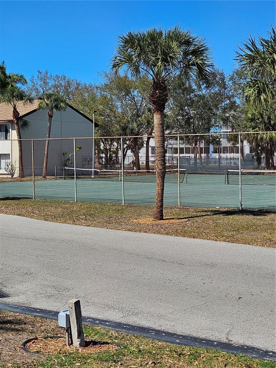 HIDDEN LAKE VLG - Residential