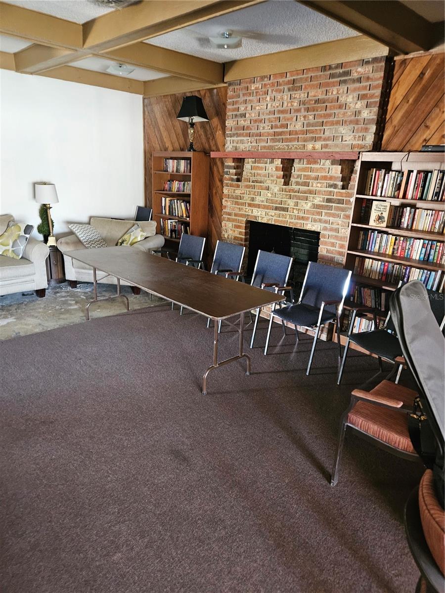 HIDDEN LAKE VLG - Residential