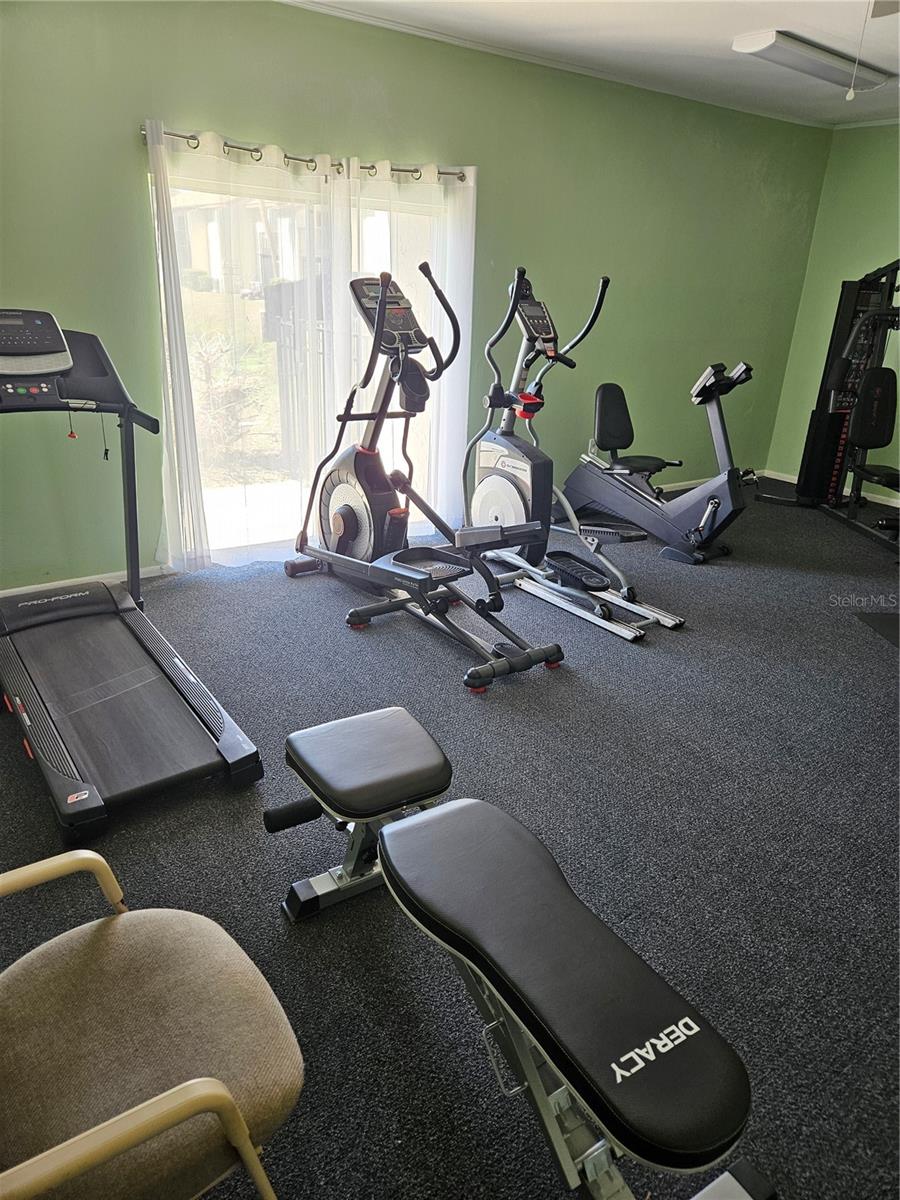 HIDDEN LAKE VLG - Residential