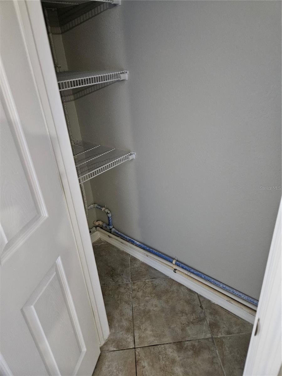 HIDDEN LAKE VLG - Residential