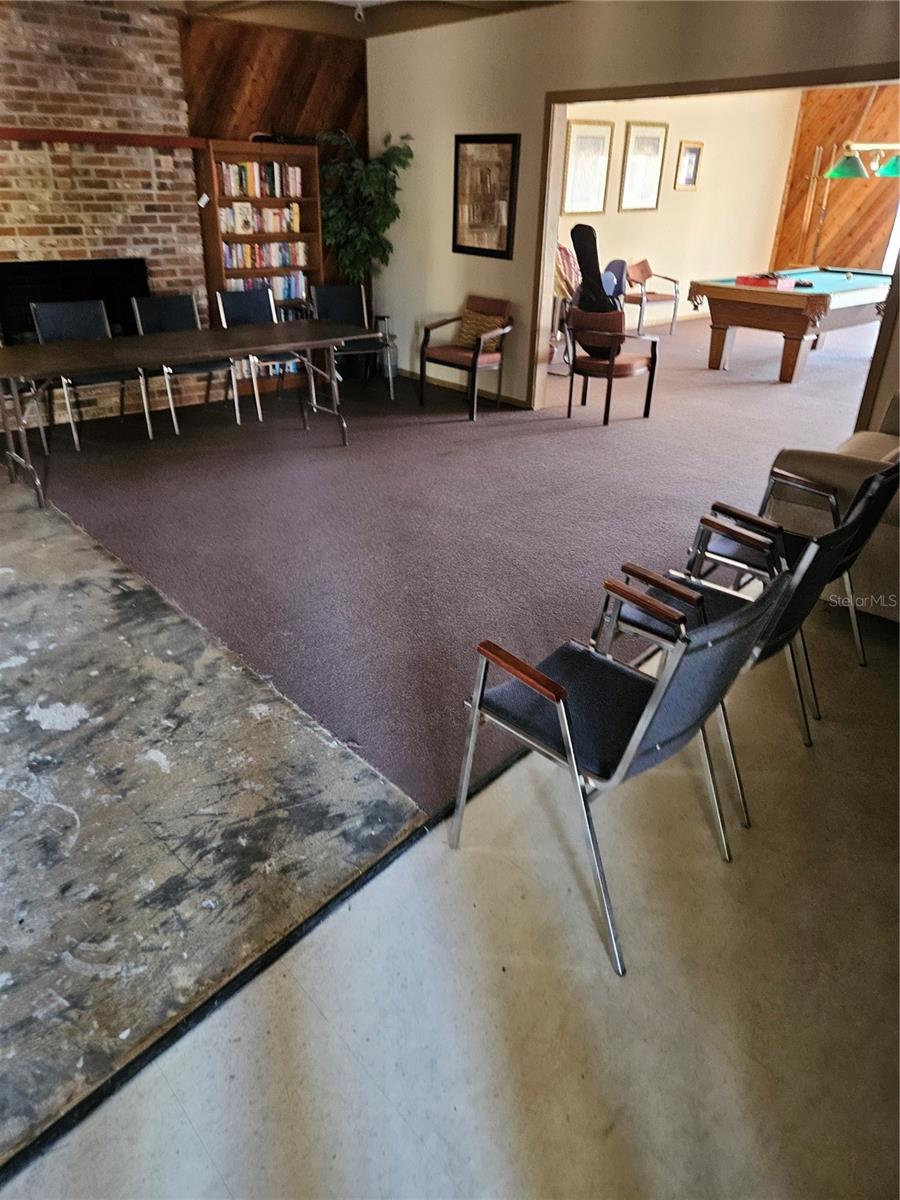 HIDDEN LAKE VLG - Residential