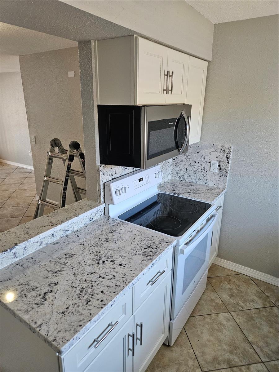 HIDDEN LAKE VLG - Residential