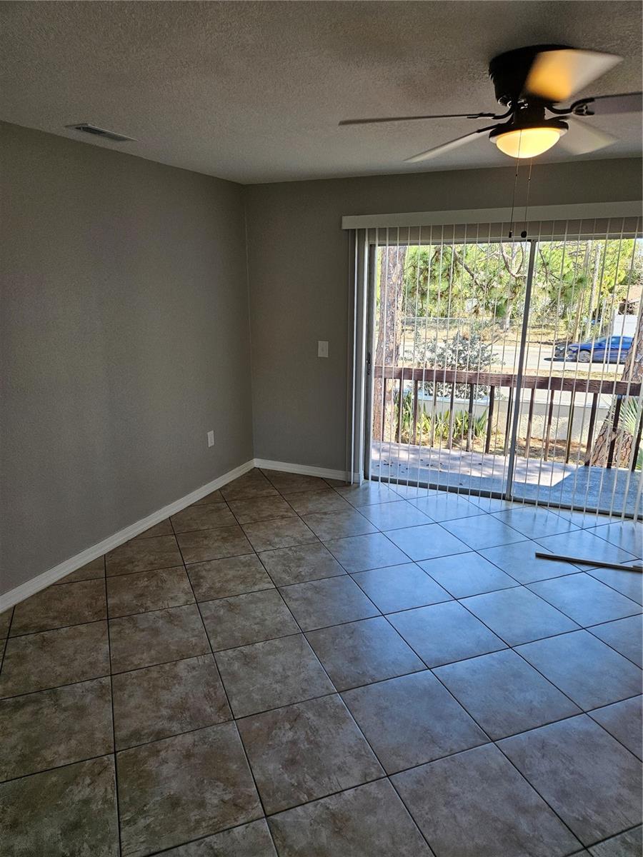 HIDDEN LAKE VLG - Residential