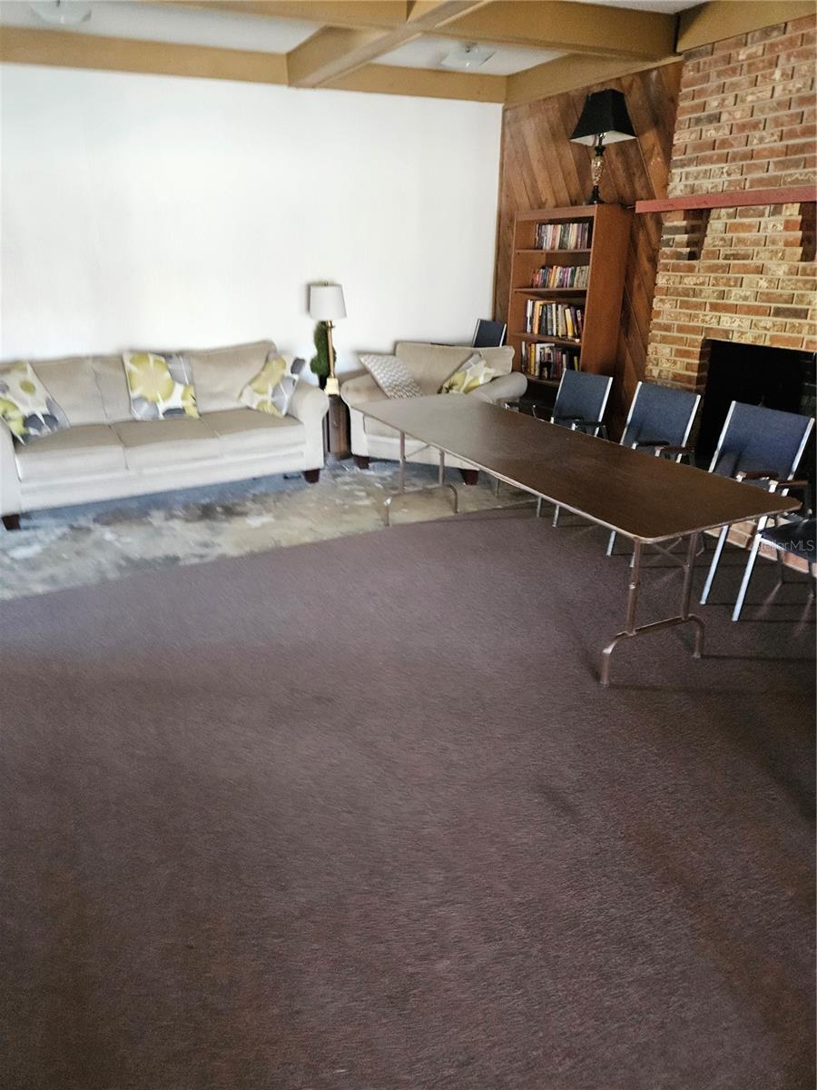 HIDDEN LAKE VLG - Residential