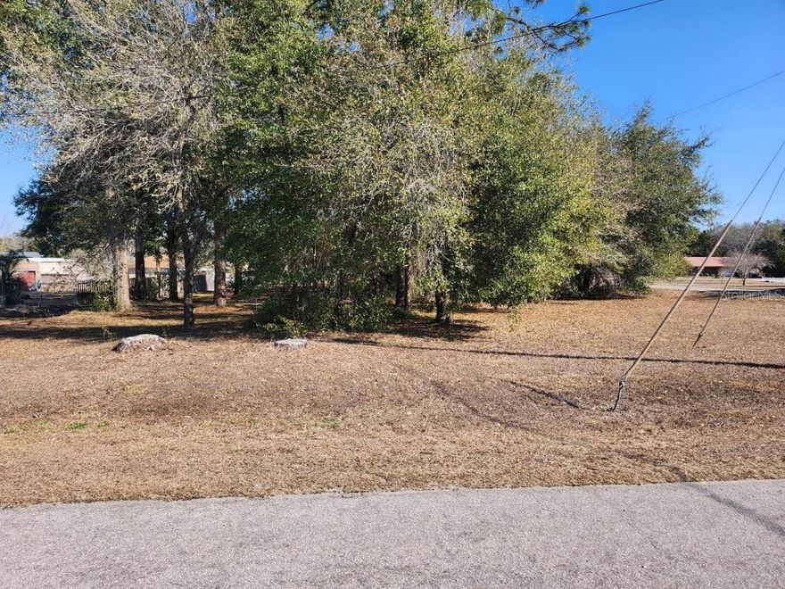 Wonderful corner lot, slightly over 1/2 an acre close to the Villages and Lake Weir.