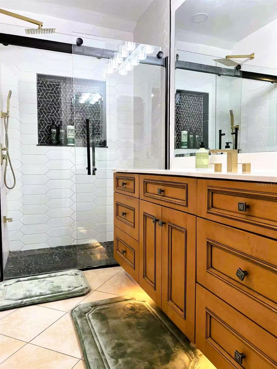 ROBINWOODS - Residential Lease