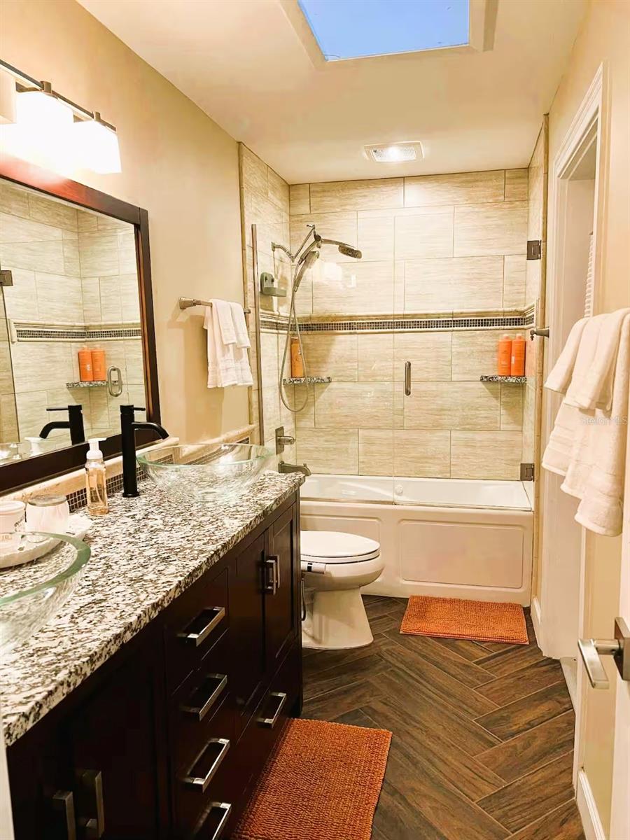 ROBINWOODS - Residential Lease