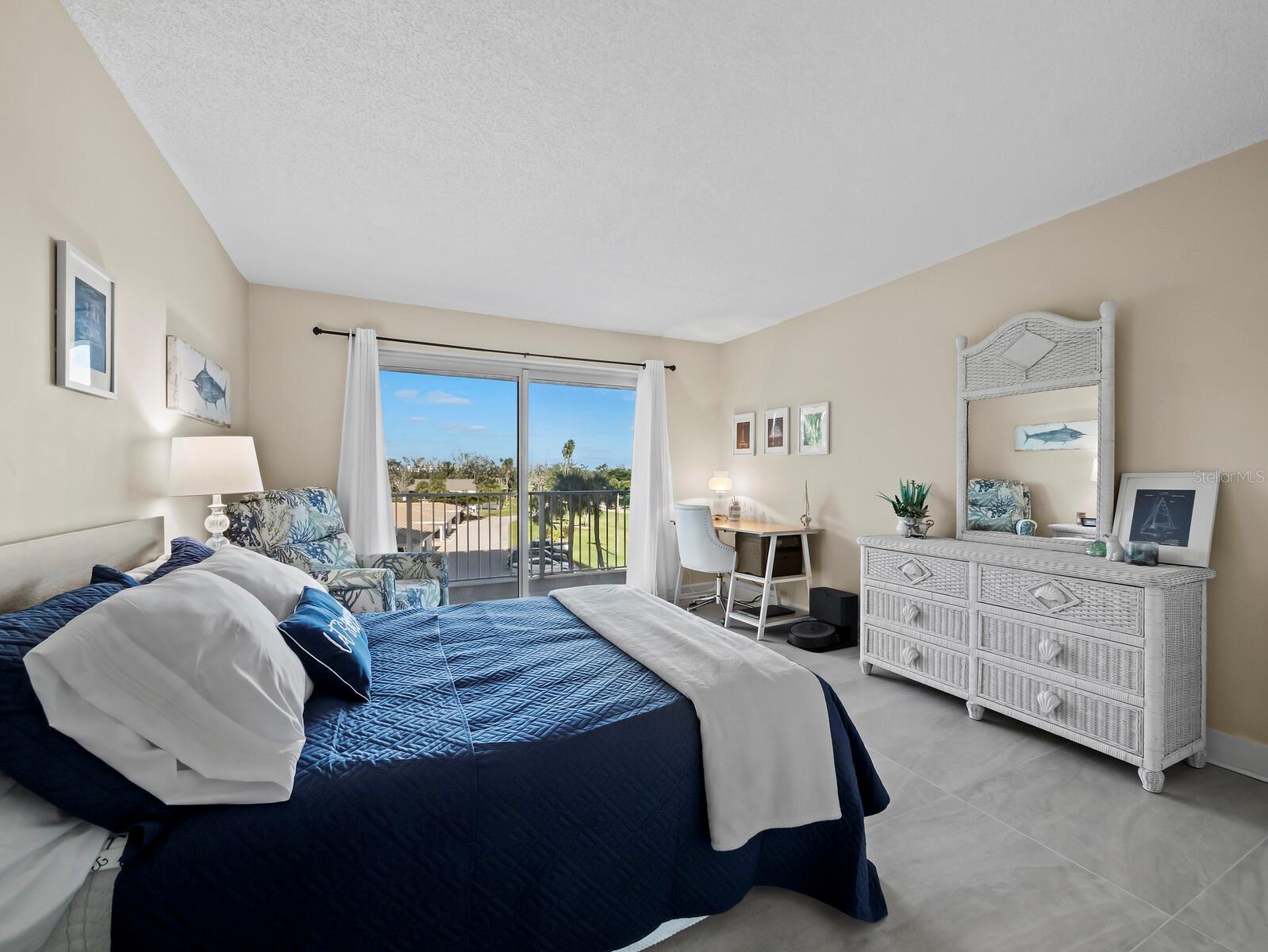 ISLANDER CLUB OF LONGBOAT - Residential