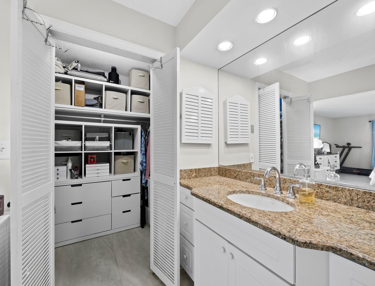 ISLANDER CLUB OF LONGBOAT - Residential