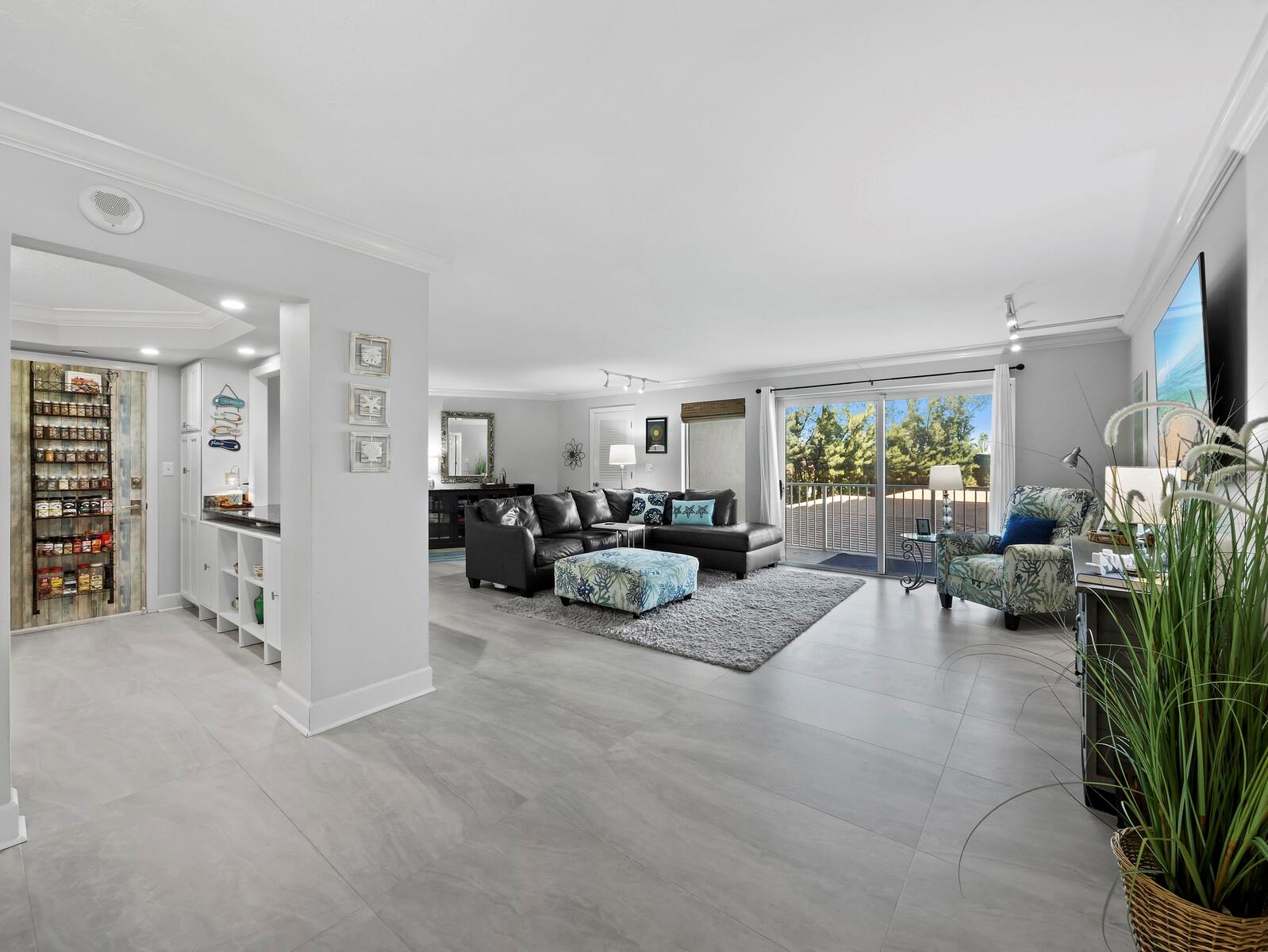 ISLANDER CLUB OF LONGBOAT - Residential