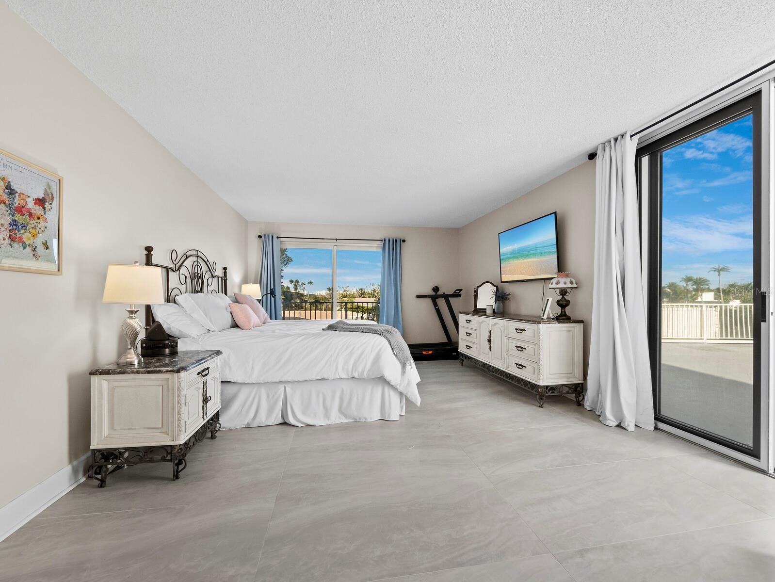 ISLANDER CLUB OF LONGBOAT - Residential