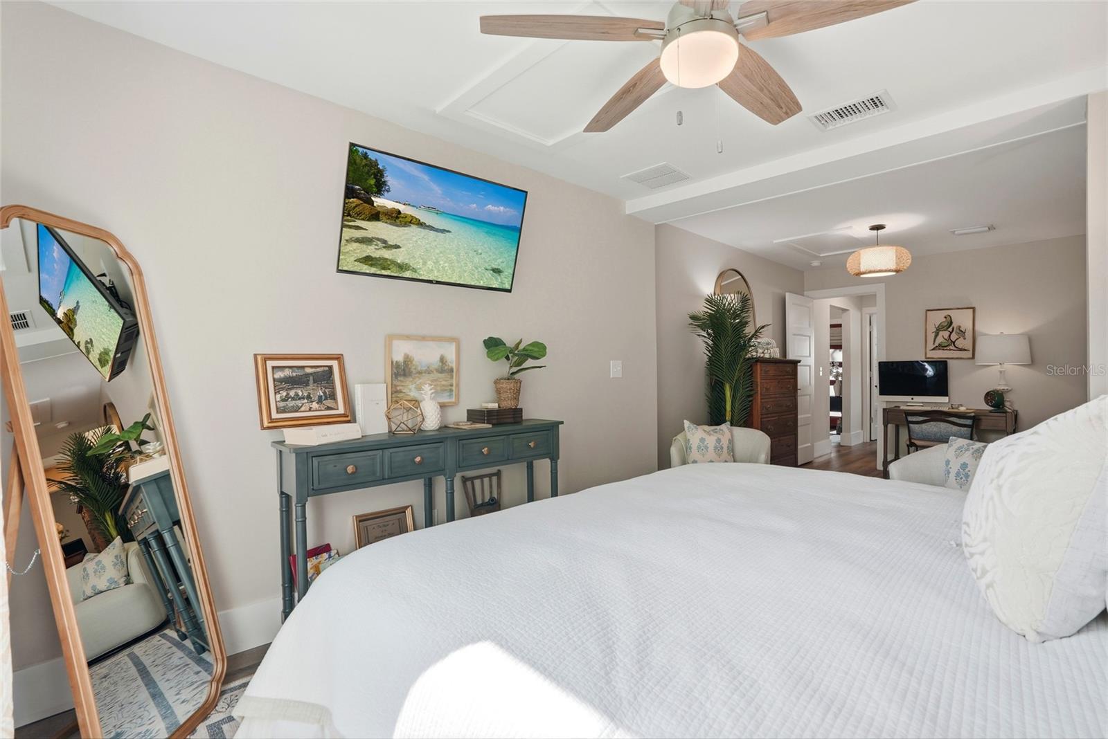 TROPICAL PINES - Residential