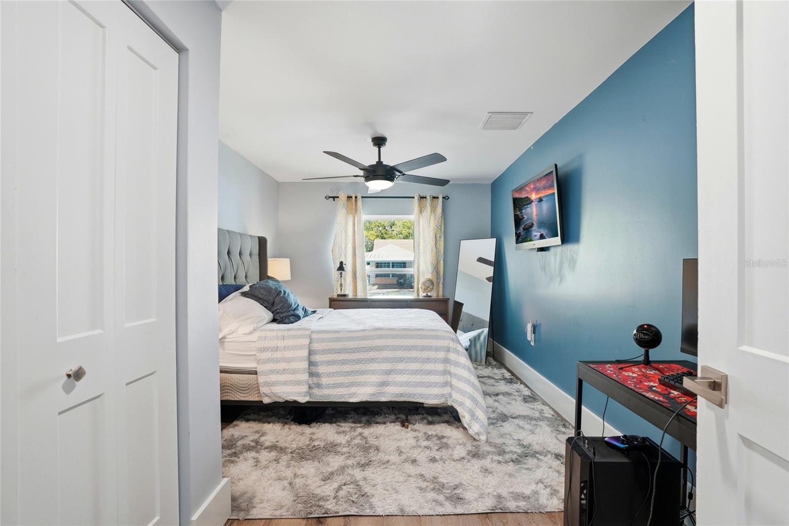 TROPICAL PINES - Residential