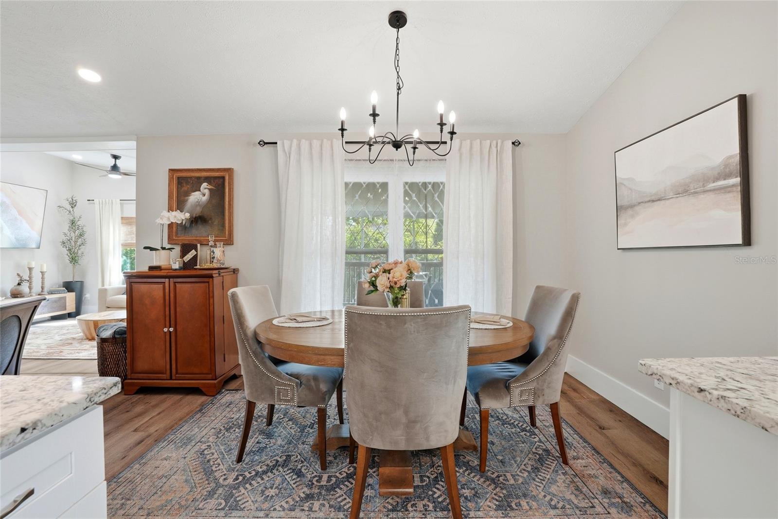 TROPICAL PINES - Residential