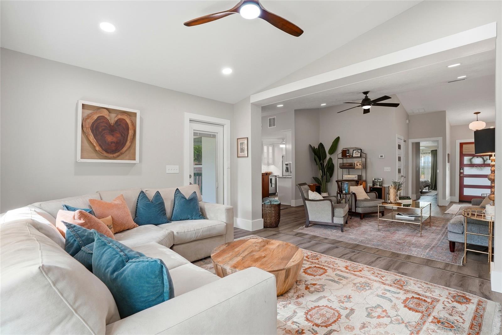 TROPICAL PINES - Residential