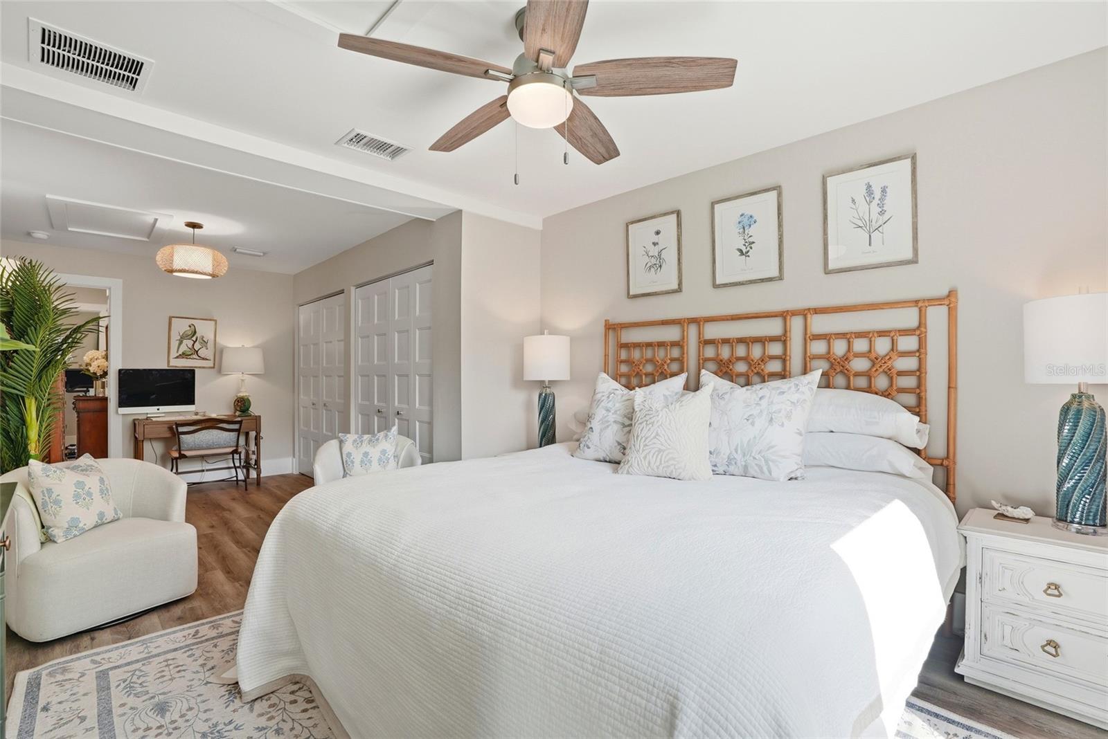 TROPICAL PINES - Residential