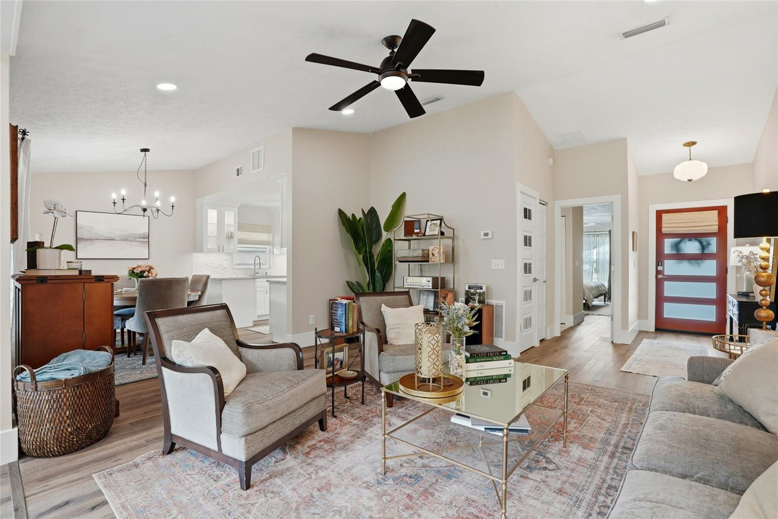 TROPICAL PINES - Residential