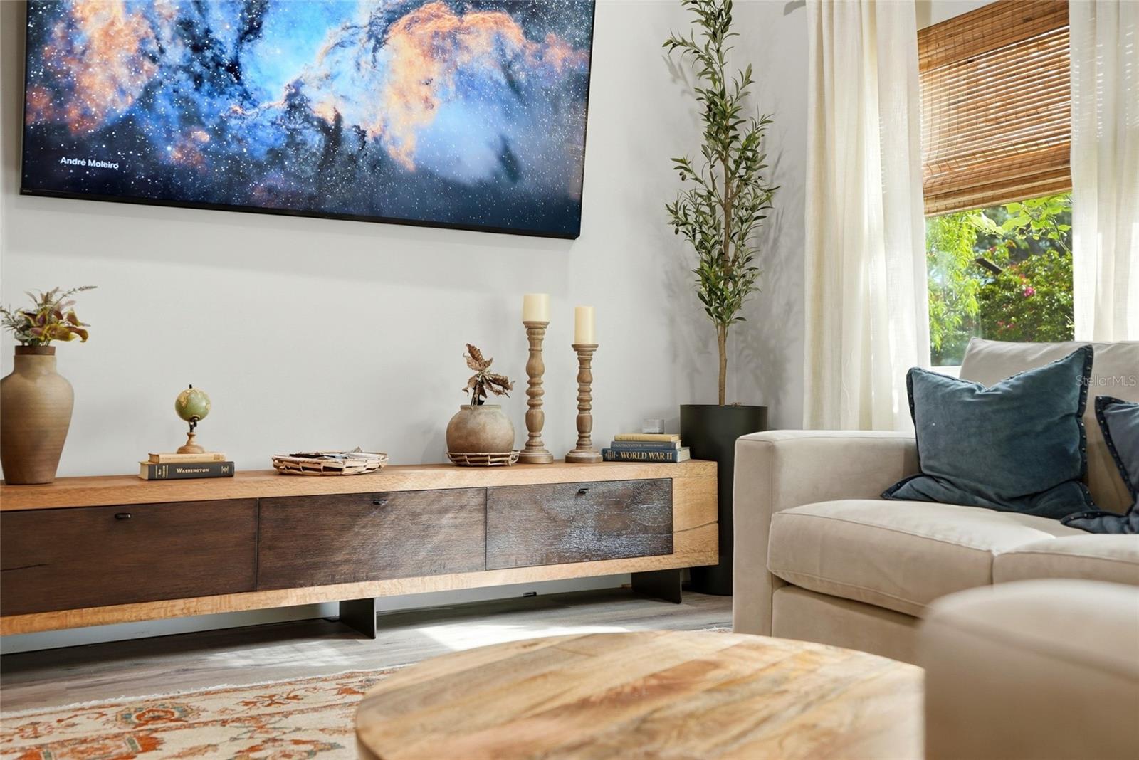 TROPICAL PINES - Residential