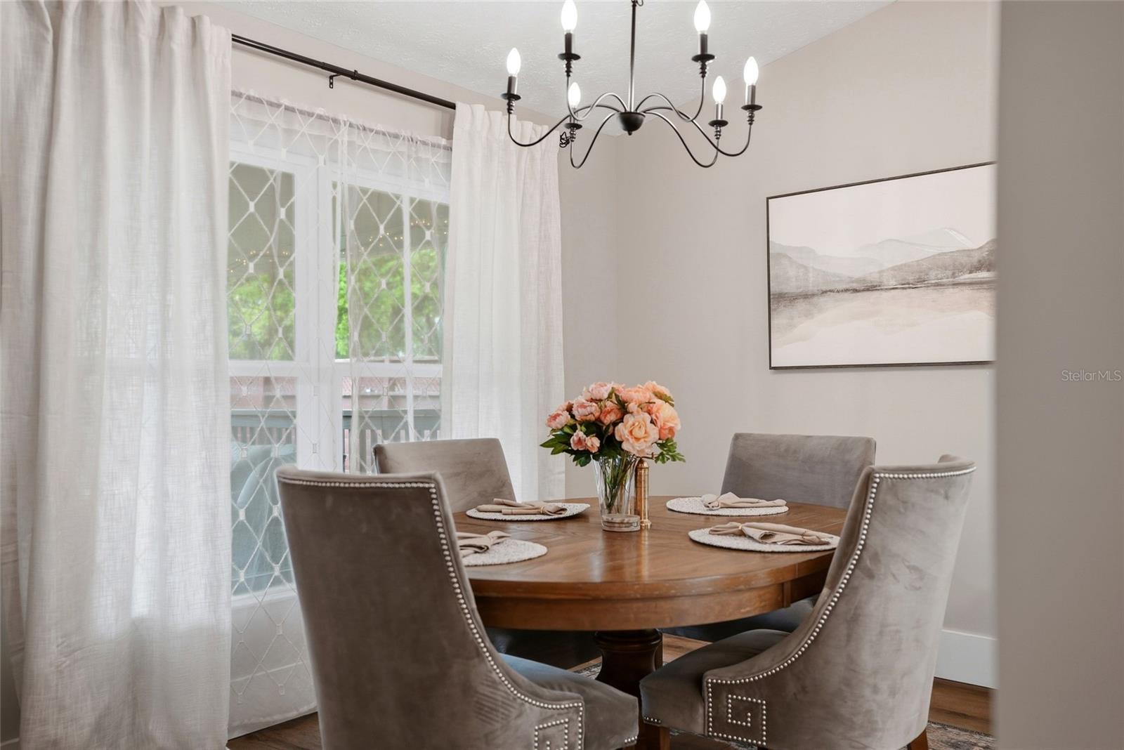 TROPICAL PINES - Residential