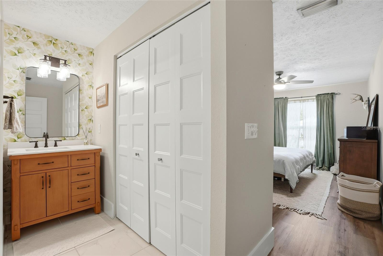 TROPICAL PINES - Residential