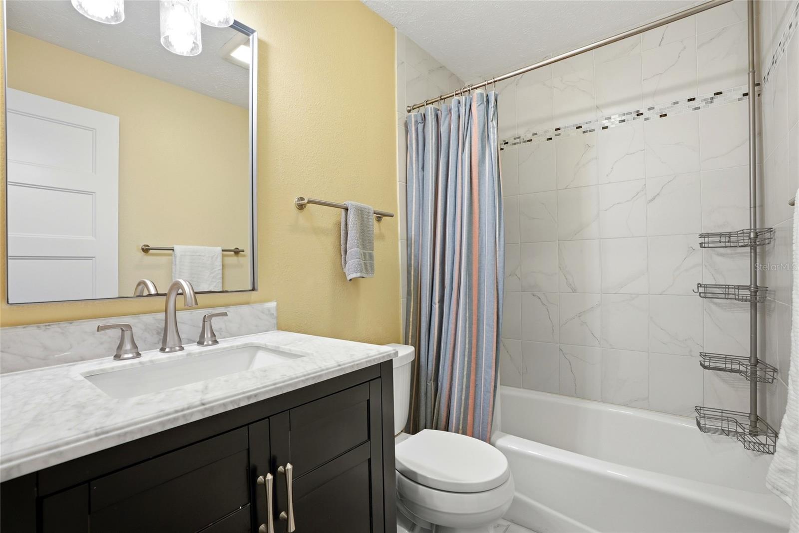 TROPICAL PINES - Residential