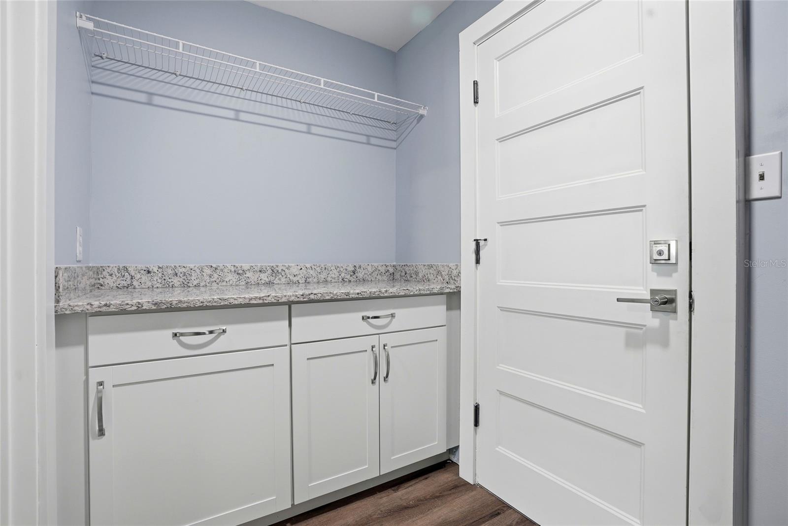 TROPICAL PINES - Residential