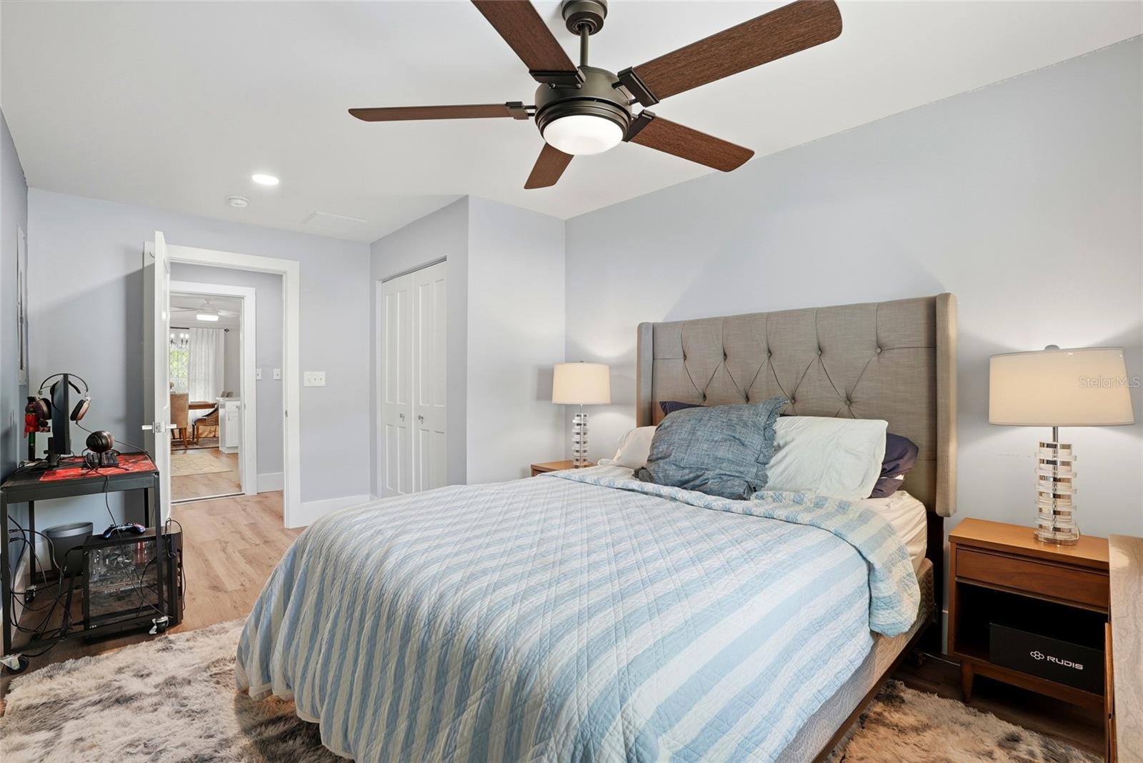 TROPICAL PINES - Residential