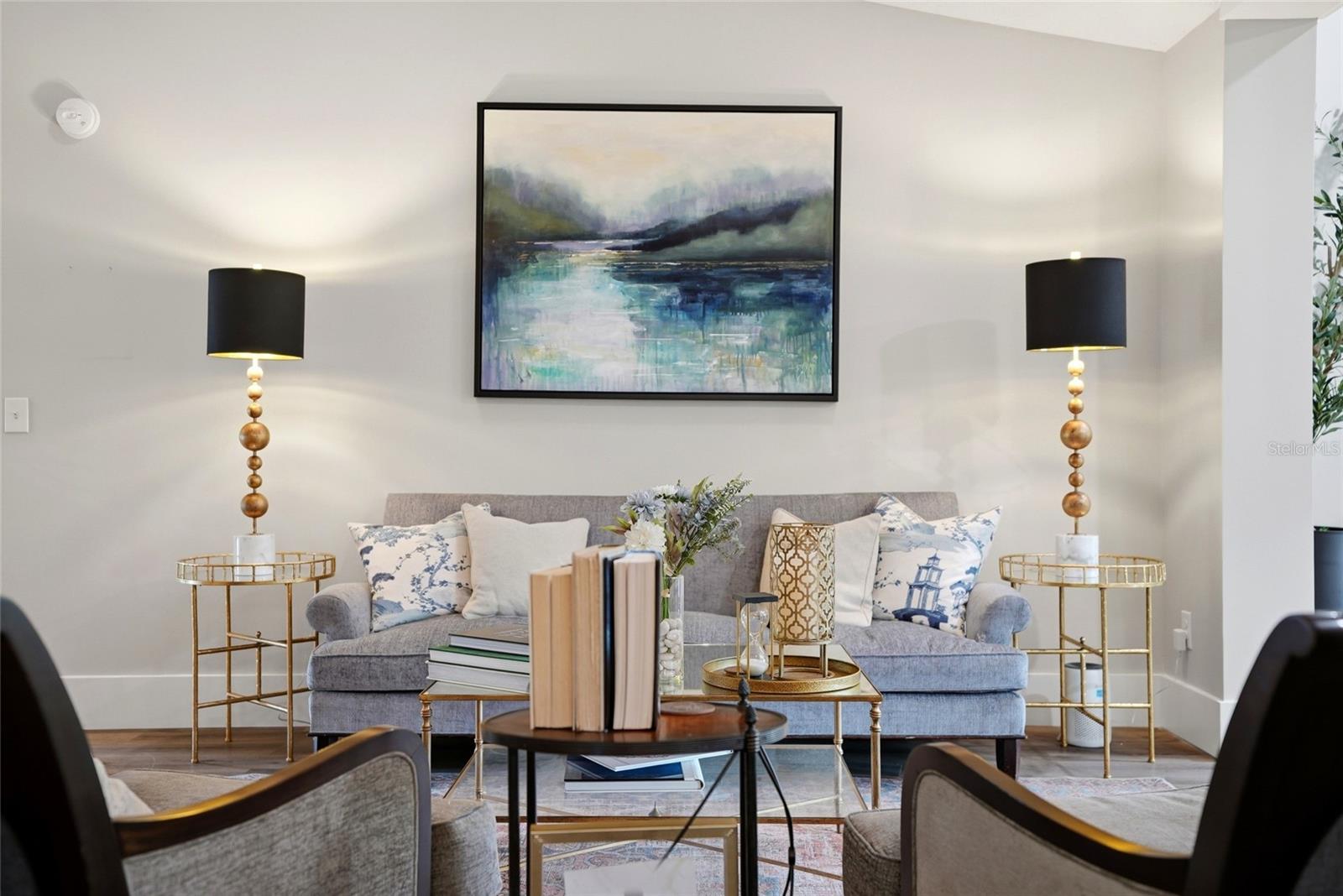 TROPICAL PINES - Residential