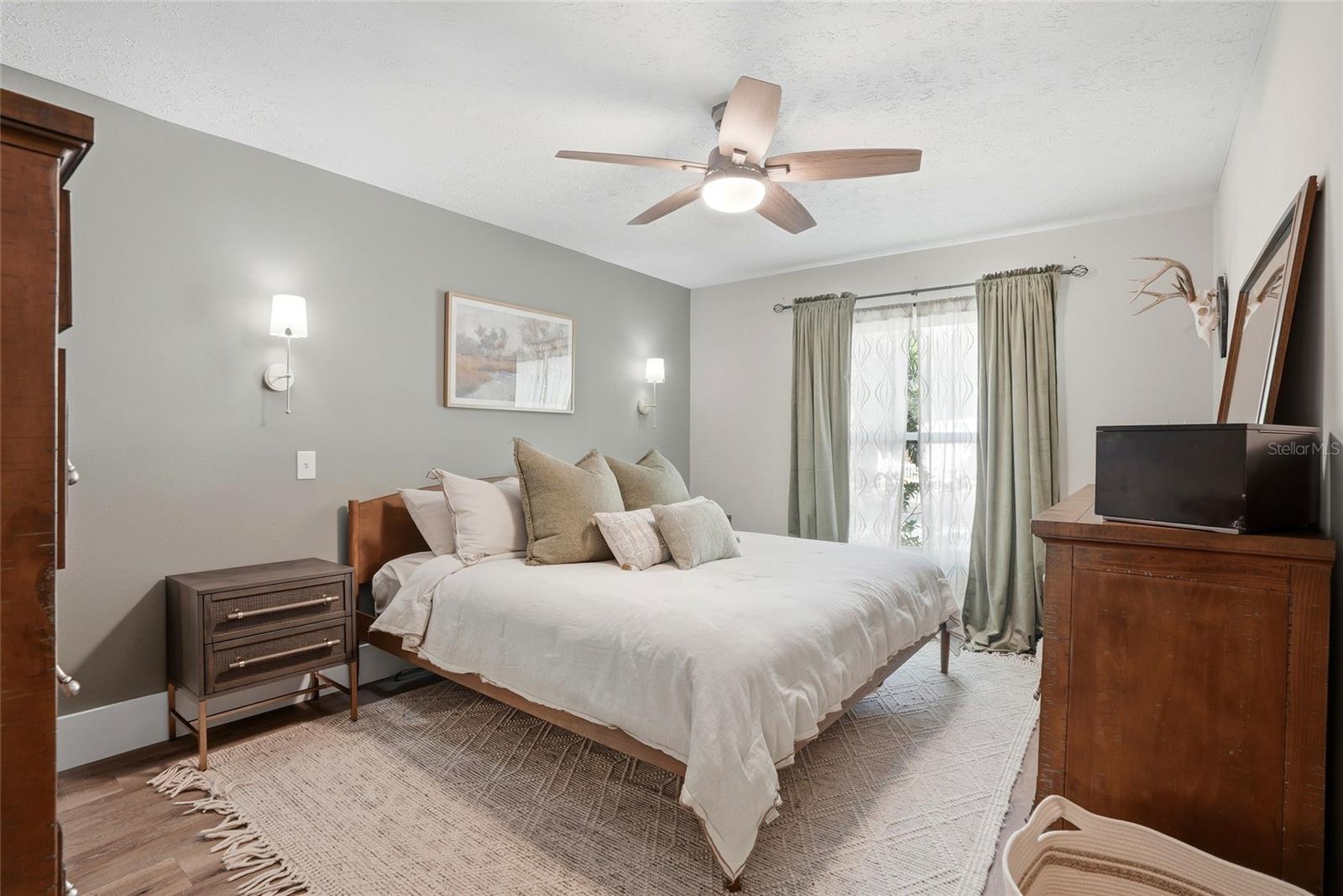 TROPICAL PINES - Residential