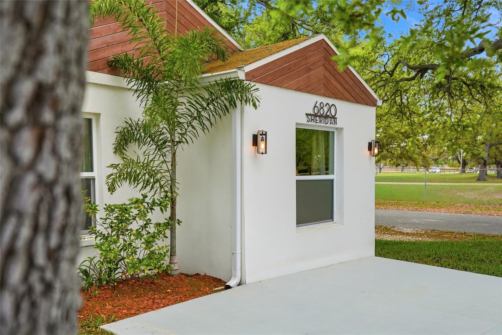 TROPICAL PINES - Residential