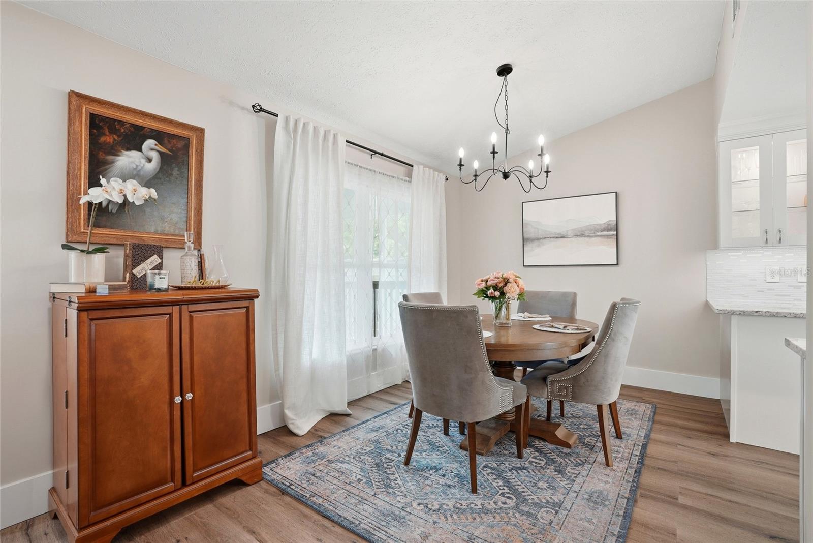 TROPICAL PINES - Residential